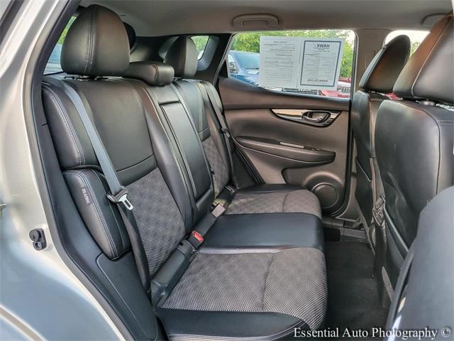 Photo of 2022 Brilliant Silver Metallic Nissan Rogue Sport