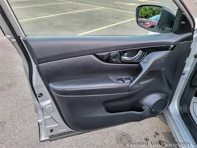 Photo of 2022 Brilliant Silver Metallic Nissan Rogue Sport