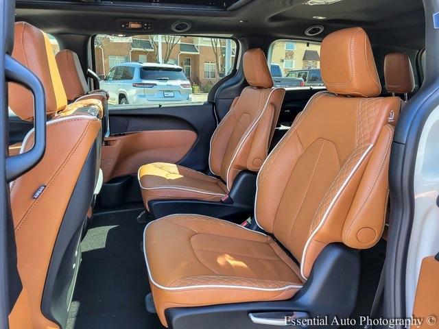 Photo of 2025 Bright White Clearcoat Chrysler Pacifica Hybrid
