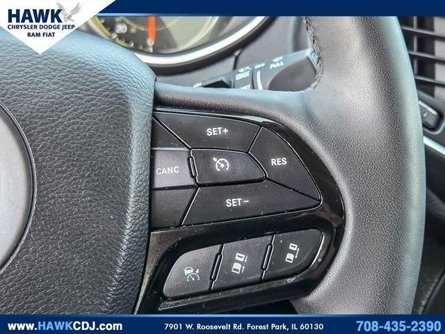 Photo of 2023 Bright White Clearcoat Jeep Cherokee