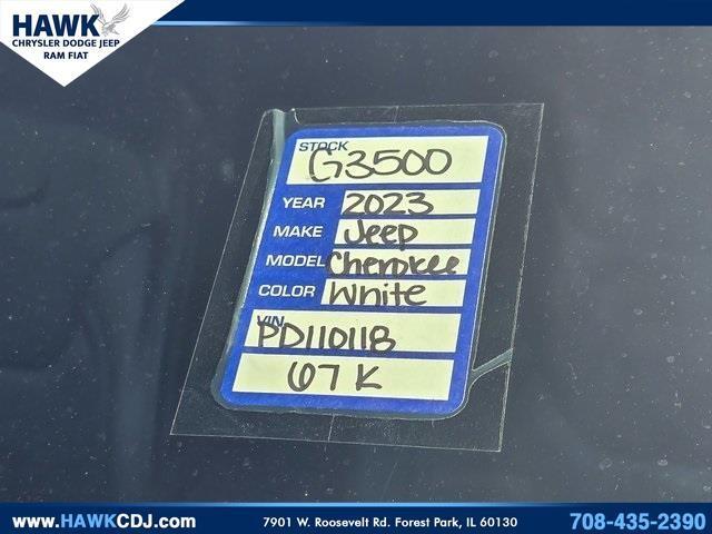 Photo of 2023 Bright White Clearcoat Jeep Cherokee