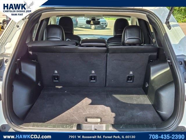 Photo of 2023 Bright White Clearcoat Jeep Cherokee