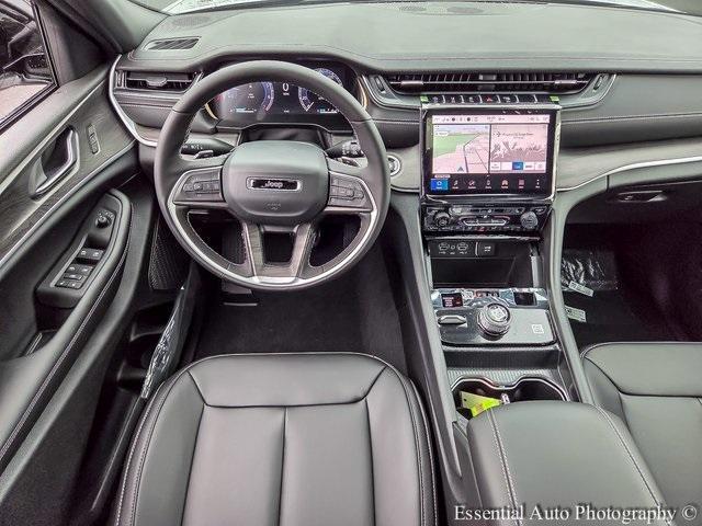 Photo of 2025 Silver Zynith Jeep Grand Cherokee L