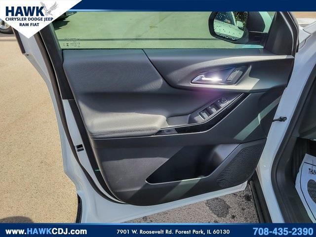 Photo of 2025 Summit White Chevrolet Equinox