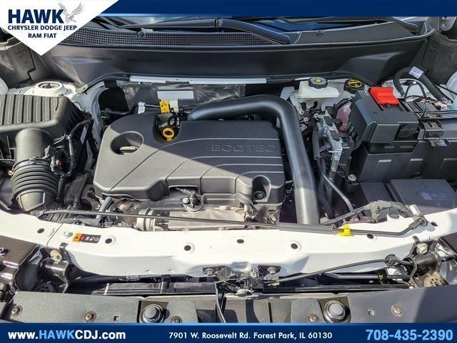 Photo of 2025 Summit White Chevrolet Equinox