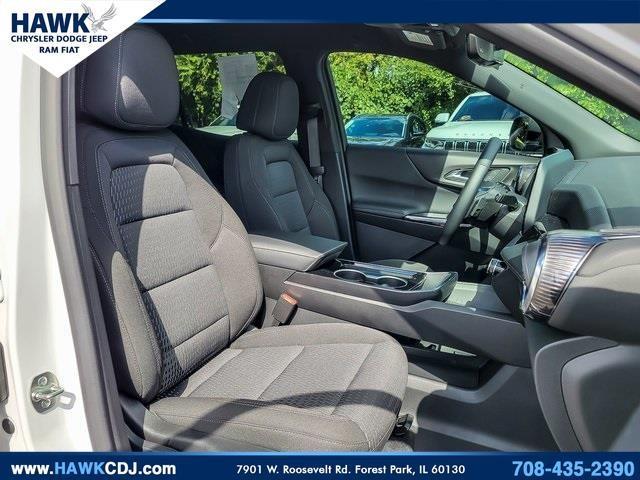 Photo of 2025 Summit White Chevrolet Equinox