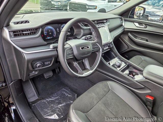 Photo of 2025 Diamond Black Jeep Grand Cherokee