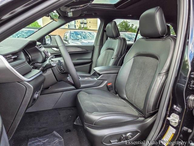 Photo of 2025 Diamond Black Jeep Grand Cherokee