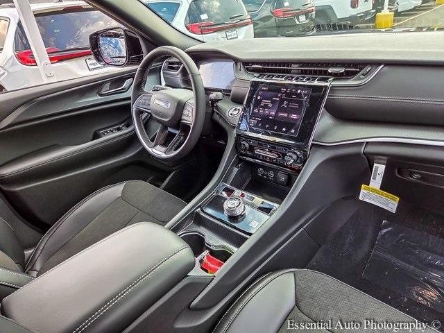 Photo of 2025 Diamond Black Jeep Grand Cherokee