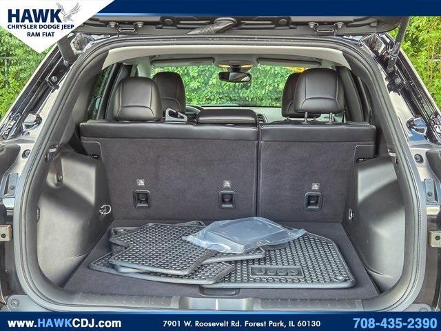 Photo of 2022 Diamond Black Jeep Cherokee