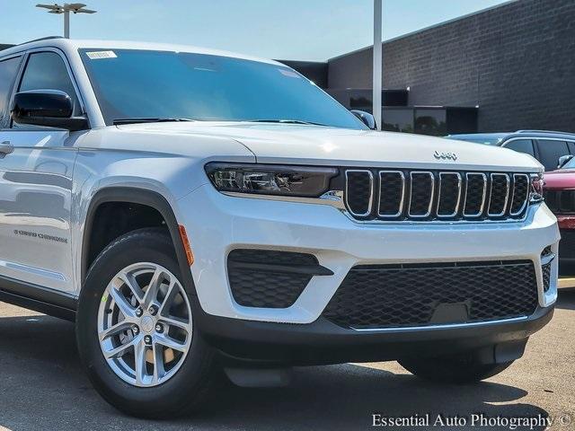 Photo of 2025 Bright White Clearcoat Jeep Grand Cherokee