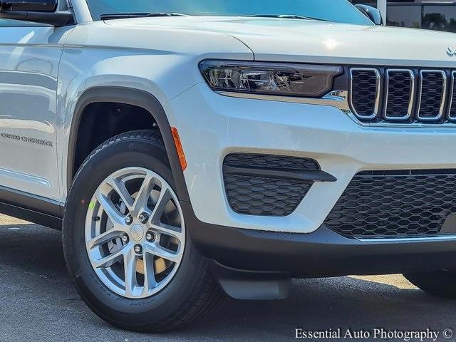 Photo of 2025 Bright White Clearcoat Jeep Grand Cherokee