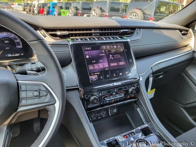 Photo of 2025 Bright White Clearcoat Jeep Grand Cherokee