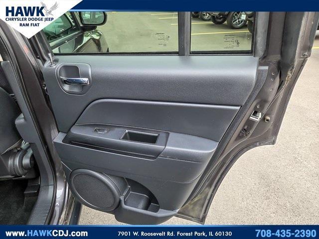 Photo of 2016 Granite Crystal Clearcoat Metallic Jeep Compass