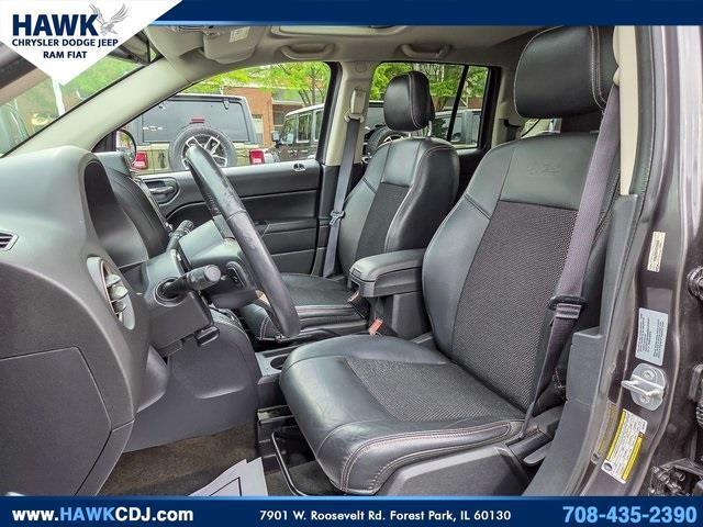 Photo of 2016 Granite Crystal Clearcoat Metallic Jeep Compass