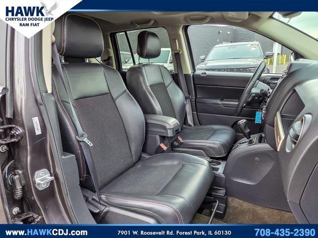 Photo of 2016 Granite Crystal Clearcoat Metallic Jeep Compass