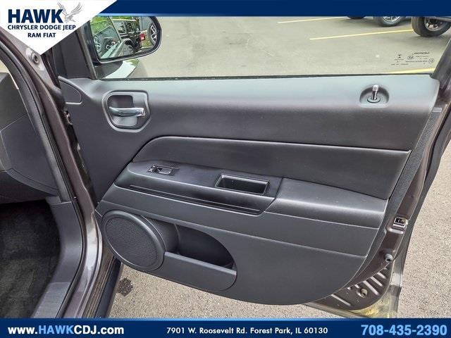 Photo of 2016 Granite Crystal Clearcoat Metallic Jeep Compass