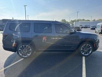 Photo of 2022 Metallic Jeep Wagoneer