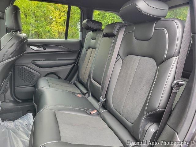 Photo of 2025 Metallic Jeep Grand Cherokee