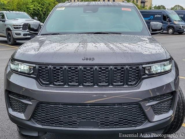 Photo of 2025 Metallic Jeep Grand Cherokee