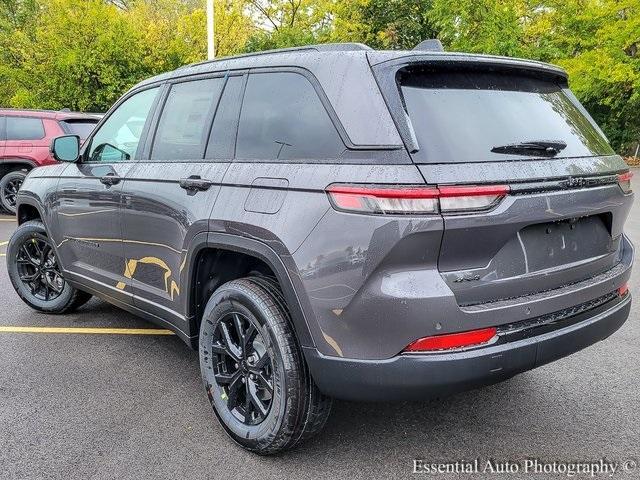 Photo of 2025 Metallic Jeep Grand Cherokee
