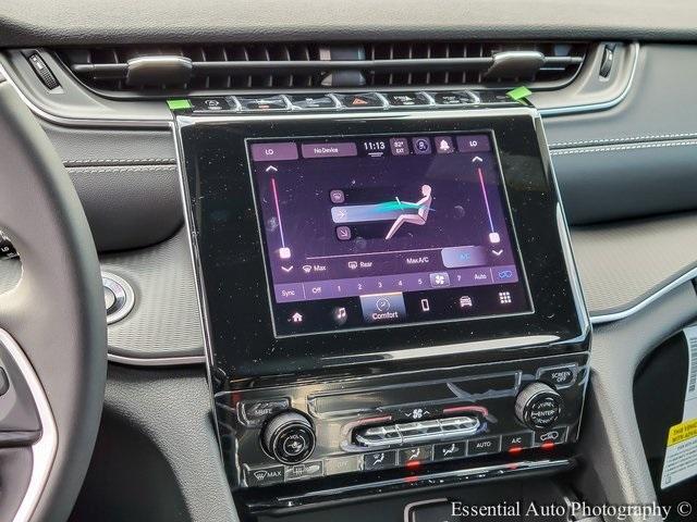 Photo of 2025 Metallic Jeep Grand Cherokee
