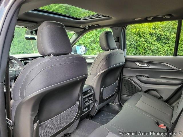 Photo of 2025 Metallic Jeep Grand Cherokee