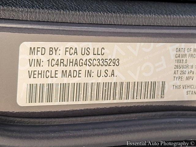 Photo of 2025 Metallic Jeep Grand Cherokee
