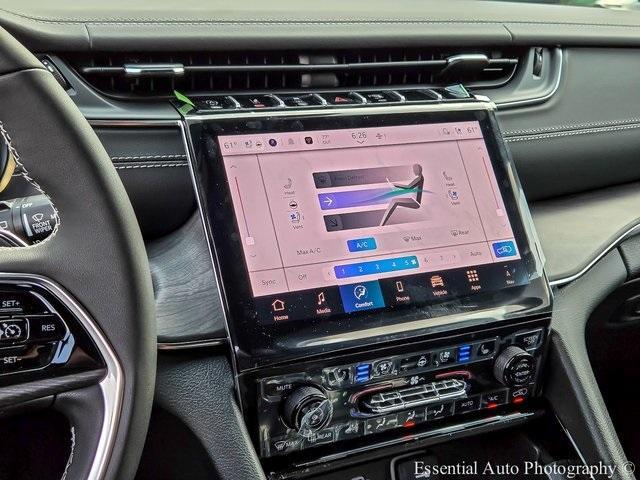Photo of 2025 Metallic Jeep Grand Cherokee