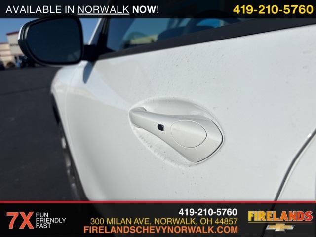Photo of 2025 Summit White Chevrolet Trax