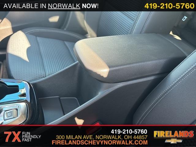 Photo of 2025 Summit White Chevrolet Trax