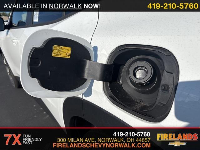 Photo of 2025 Summit White Chevrolet Trax
