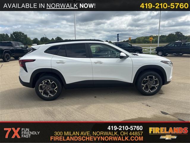 Photo of 2025 Summit White Chevrolet Trax