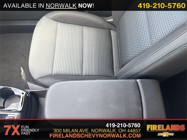 Photo of 2025 Summit White Chevrolet Trax