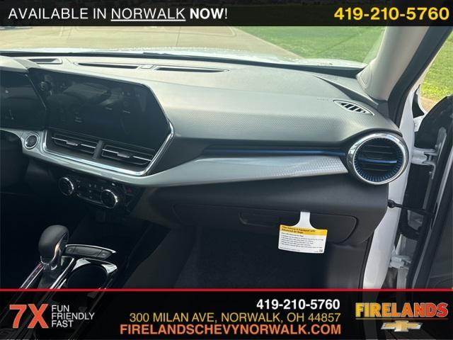 Photo of 2025 Summit White Chevrolet Trax