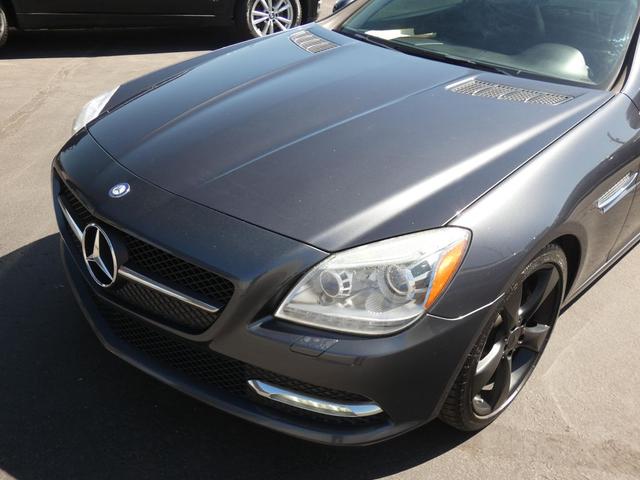 Photo of 2012 Gray Mercedes-Benz SLK-Class