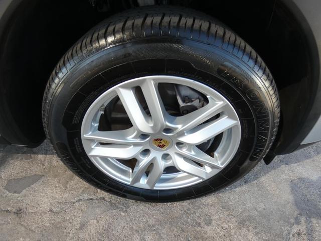 Photo of 2016 Rhodium Silver Metallic Porsche Cayenne