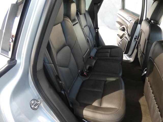 Photo of 2016 Rhodium Silver Metallic Porsche Cayenne