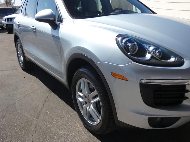Photo of 2016 Rhodium Silver Metallic Porsche Cayenne