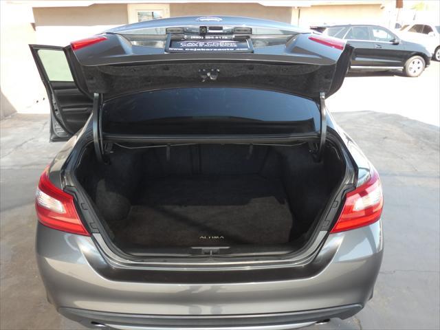Photo of 2017 Gun Metallic Nissan Altima