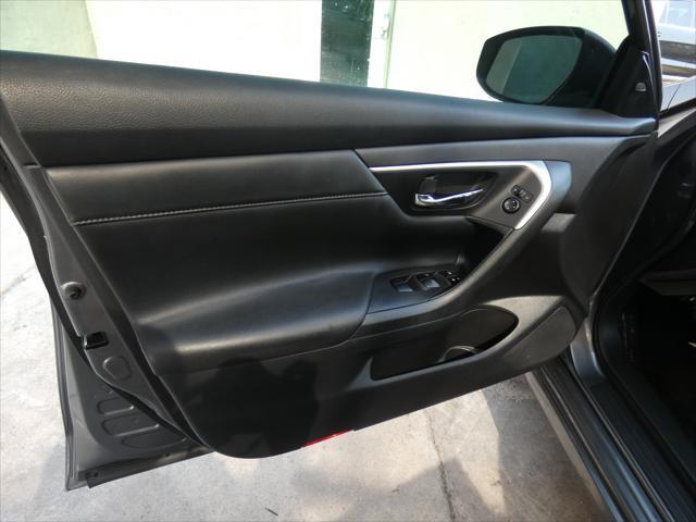 Photo of 2017 Gun Metallic Nissan Altima