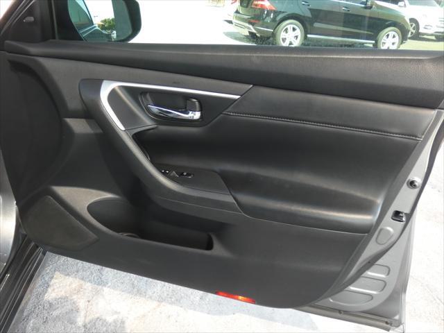 Photo of 2017 Gun Metallic Nissan Altima