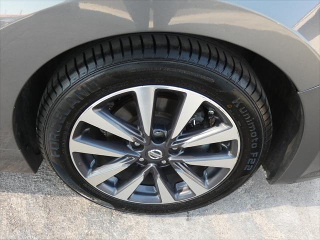 Photo of 2017 Gun Metallic Nissan Altima