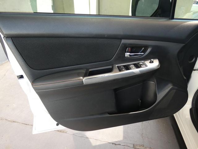 Photo of 2017 Crystal White Pearl Subaru Crosstrek