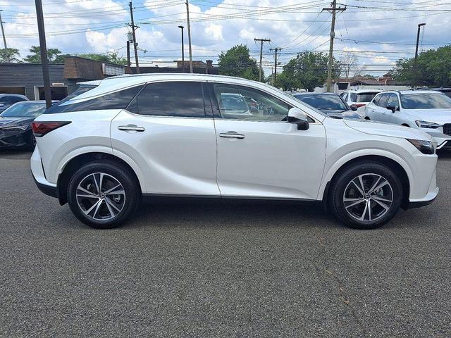 Photo of 2024 Eminent White Pearl Lexus RX 350