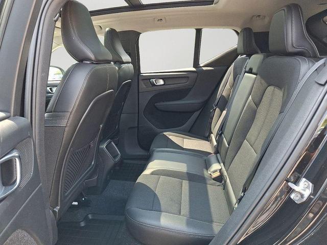 Photo of 2020 Onyx Black Metallic Volvo XC40