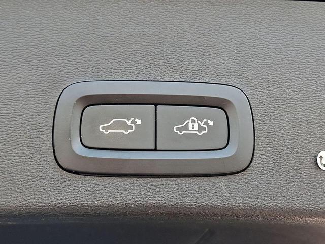 Photo of 2020 Onyx Black Metallic Volvo XC40