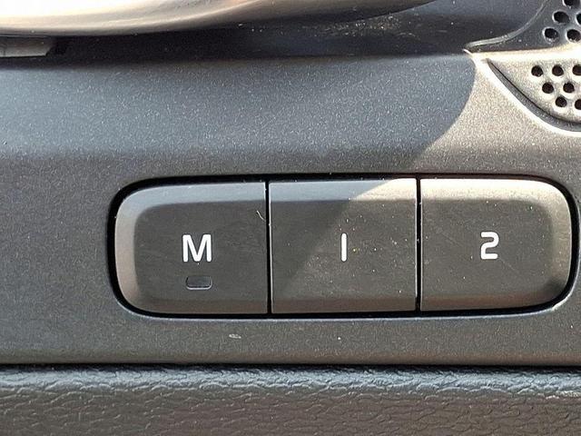 Photo of 2020 Onyx Black Metallic Volvo XC40