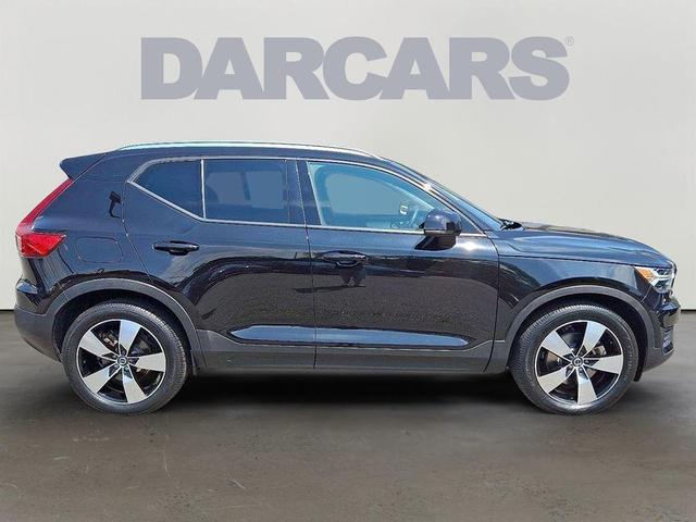 Photo of 2020 Onyx Black Metallic Volvo XC40