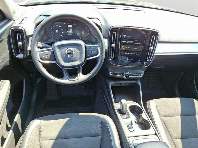 Photo of 2020 Onyx Black Metallic Volvo XC40
